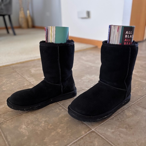 UGG Men Short Classic Boot - Picture 5 of 7